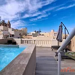 Сasa de vacaciones Stunning 3br With Private Plunge Pool In Malta Hal Ghaxiak