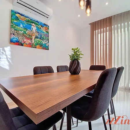 Rooftop Oasis With Plunge Pool & Bbq