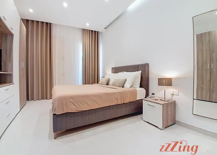 Rooftop Oasis With Plunge Pool & Bbq *