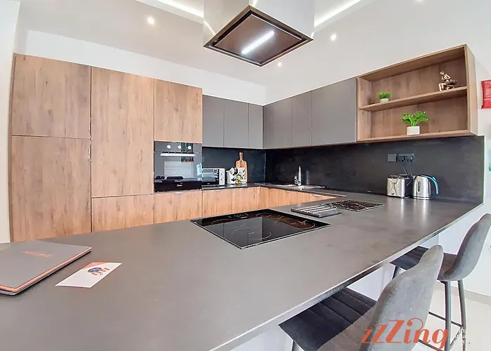 Rooftop Oasis With Plunge Pool & Bbq