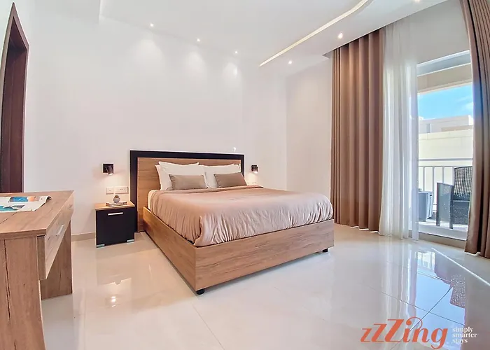 Holiday home Rooftop Oasis With Plunge Pool & Bbq *