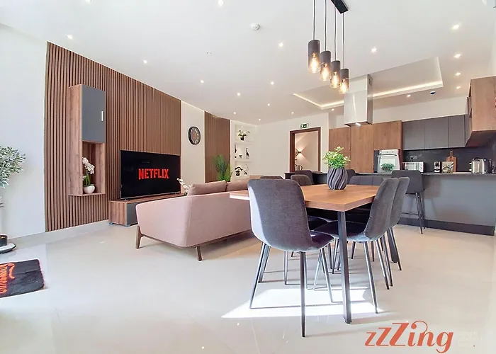 Rooftop Oasis With Plunge Pool & Bbq Holiday home