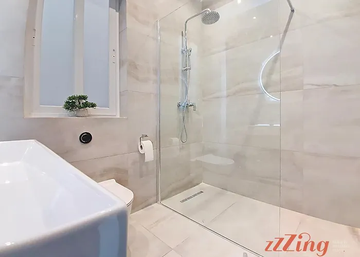 Case de vacanță Rooftop Oasis With Plunge Pool & Bbq